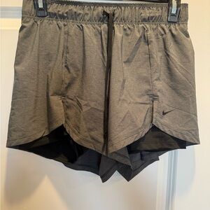 Nike Gray Athletic Shorts for Versatile Performance